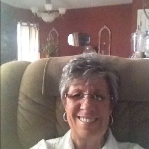 Meet your Posher, Debbie